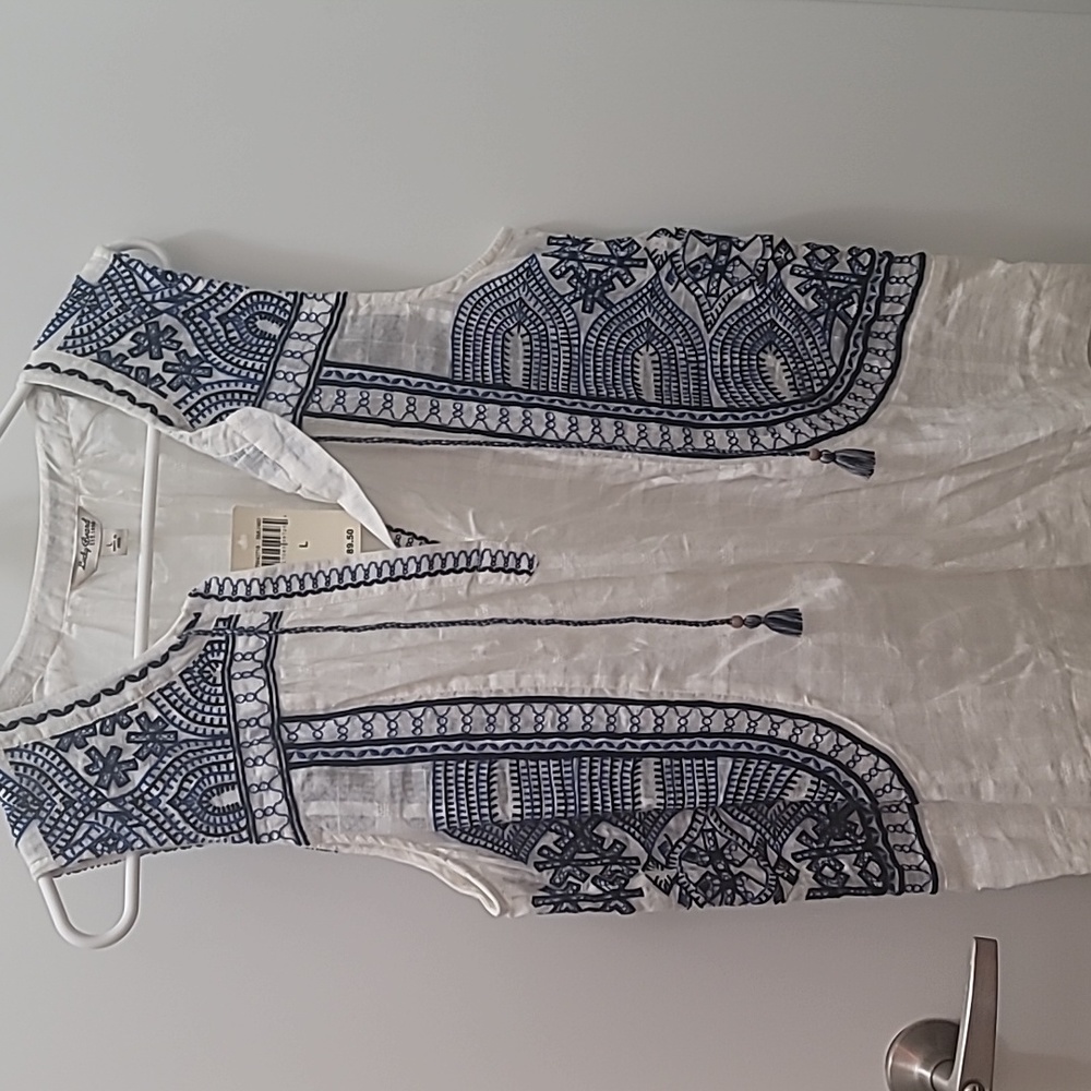 Lucky Brand White and Blue Sleeveless Blouse Size L